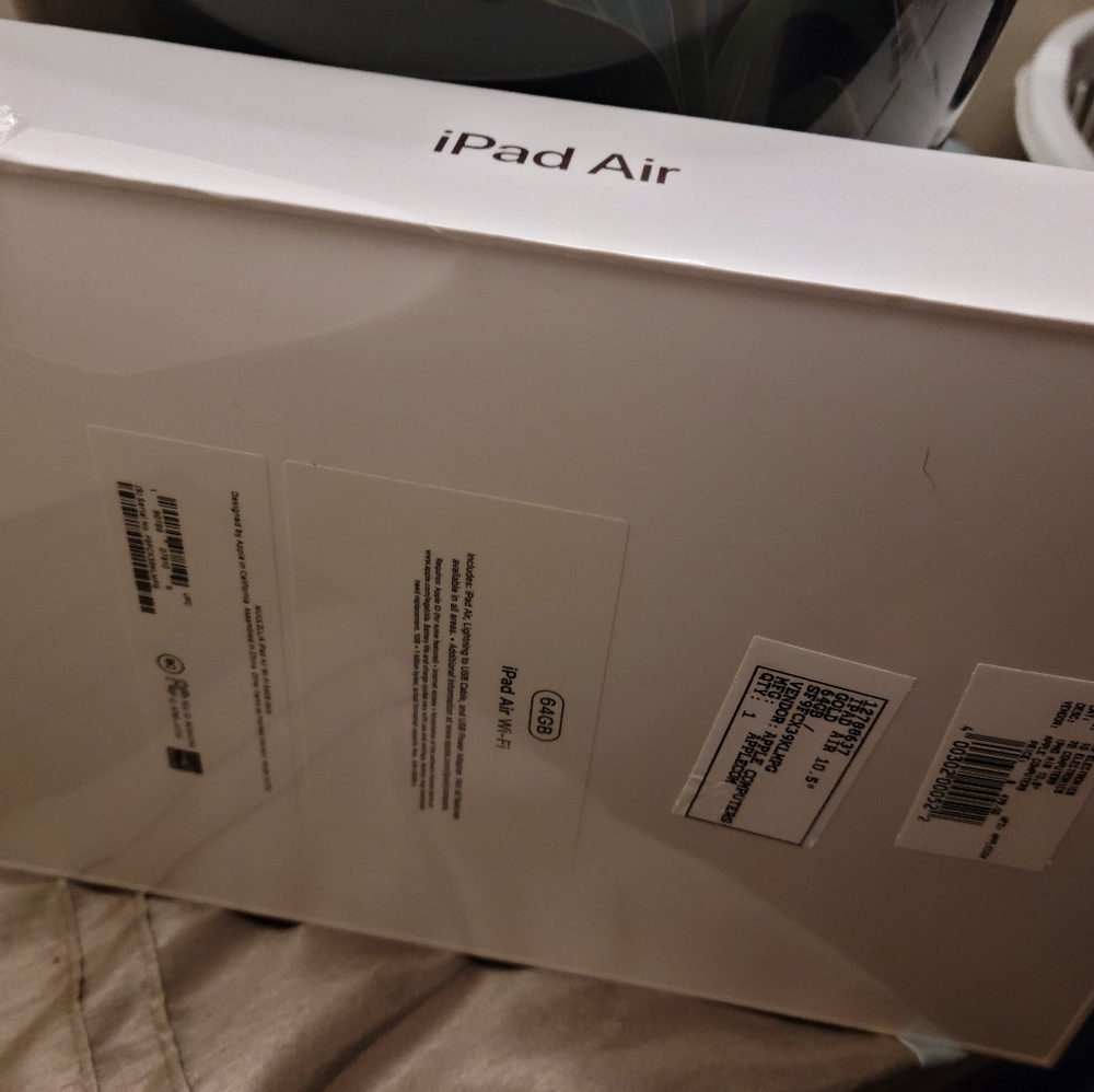 Apple IPAD AIR Newest Version on Market..500 OBO - Picture 3 of 9